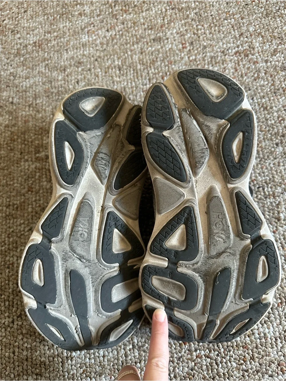 Hoka Bondi 8 Gray Running Sneakers women’s size 7.5